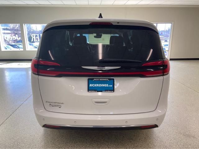2024 Chrysler Pacifica - $26,415
