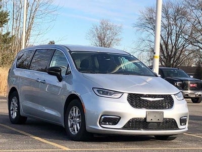 Photo of a 2024 Chrysler Pacifica Touring L 4DR Mini-Van for sale