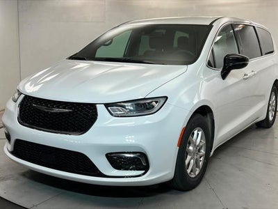 2025 Chrysler Pacifica Select 4DR Mini-Van