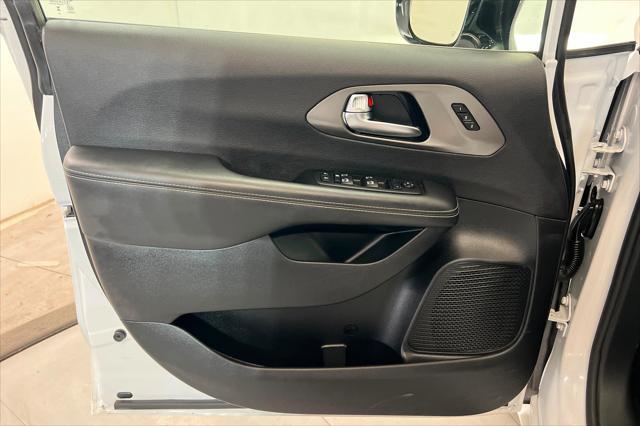 2025 Chrysler Pacifica - $26,999