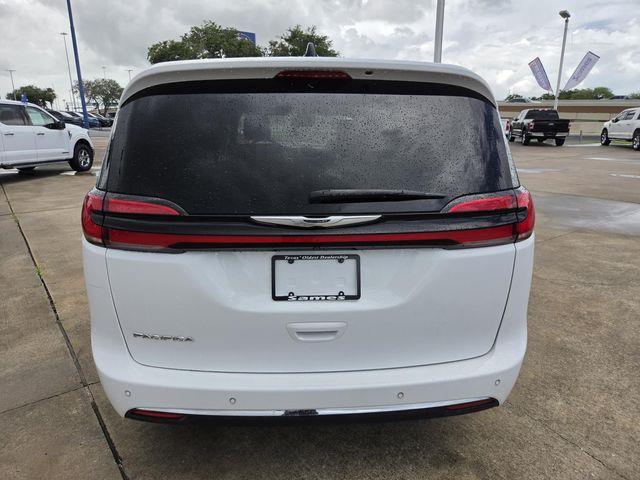 2025 Chrysler Pacifica - $26,500