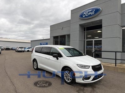 Photo of a 2025 Chrysler Pacifica Select 4DR Mini-Van for sale