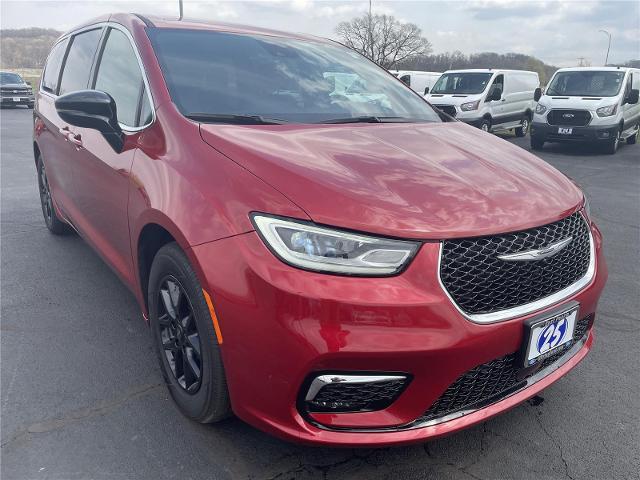 2025 Chrysler Pacifica - $32,388
