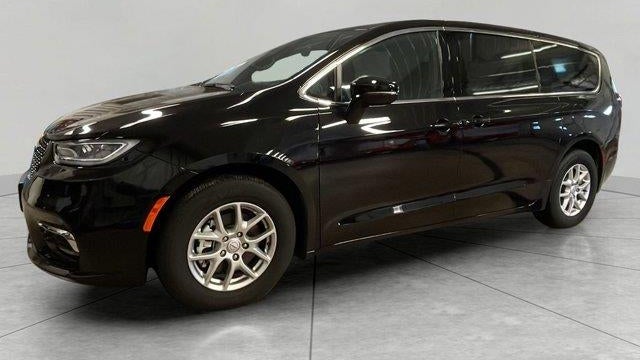 Preowned 2026 Chrysler Pacifica Select for Sale