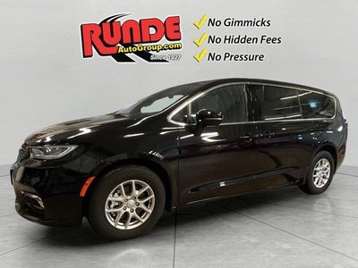 Photo of a 2026 Chrysler Pacifica Select 4DR Mini-Van for sale
