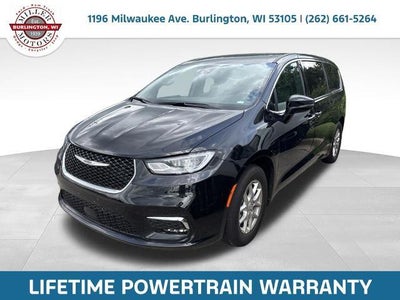 Photo of a 2026 Chrysler Pacifica Select 4DR Mini-Van for sale
