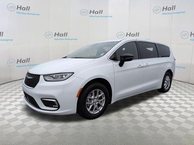 Photo of a 2026 Chrysler Pacifica Select 4DR Mini-Van for sale