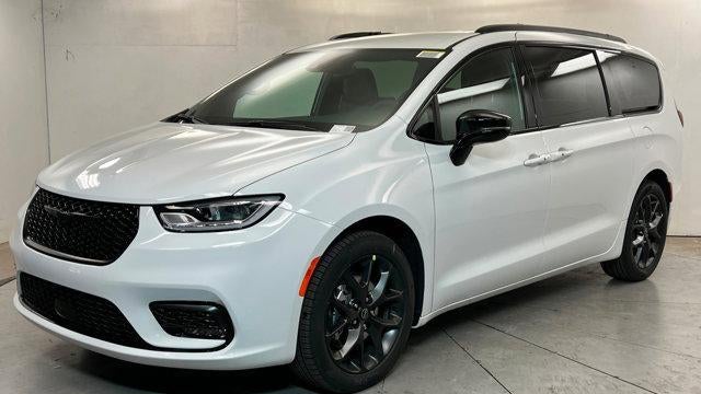Preowned 2026 Chrysler Pacifica Select for Sale