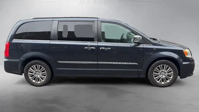 2013 Chrysler Town and Country Touring-L