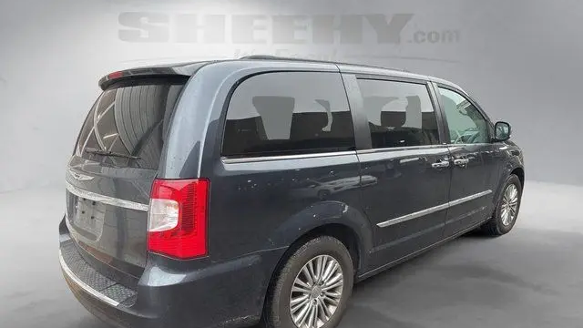 2013 Chrysler Town and Country Touring-L