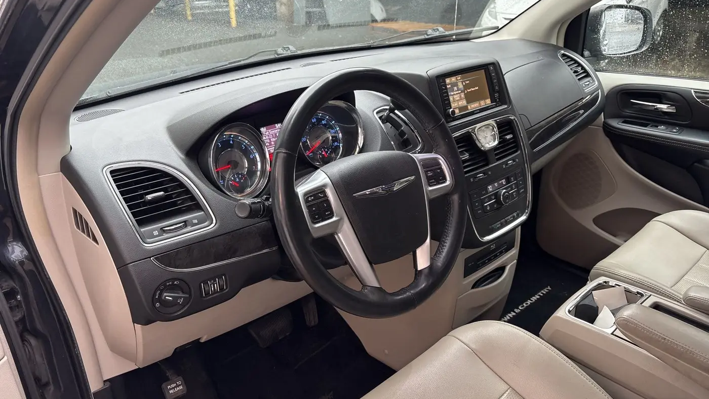 2013 Chrysler Town and Country Touring-L