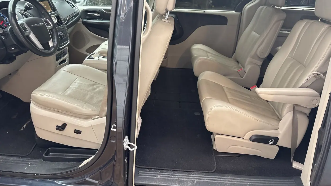 2013 Chrysler Town and Country Touring-L