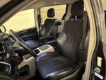 2014 Town and Country Thumbnail 16