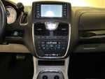 2014 Town and Country Thumbnail 23