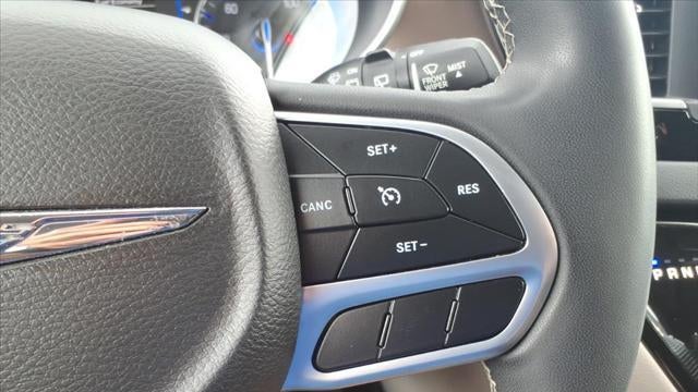 2022 Chrysler Voyager LX