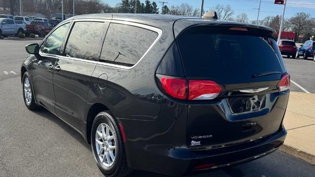 2022 Chrysler Voyager LX