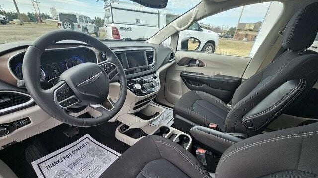 2023 Chrysler Voyager LX