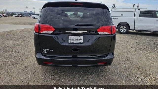 2023 Chrysler Voyager LX