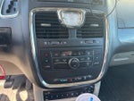 2012 Town and Country Thumbnail 23