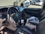 2012 Town and Country Thumbnail 24