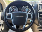 2012 Town and Country Thumbnail 31