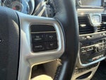 2012 Town and Country Thumbnail 32