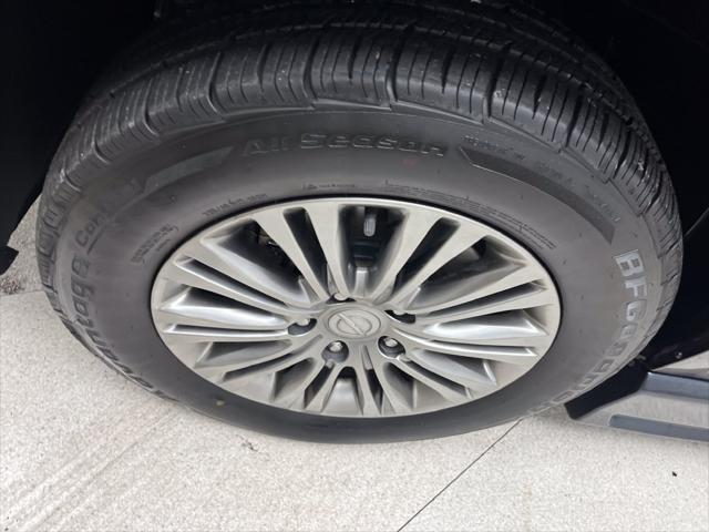 2014 Chrysler Town And Country - $16,400