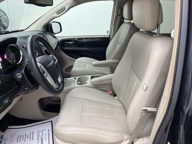 2014 Chrysler Town And Country - $16,400