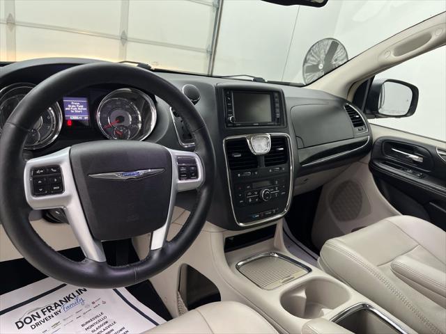 2014 Chrysler Town And Country - $16,400