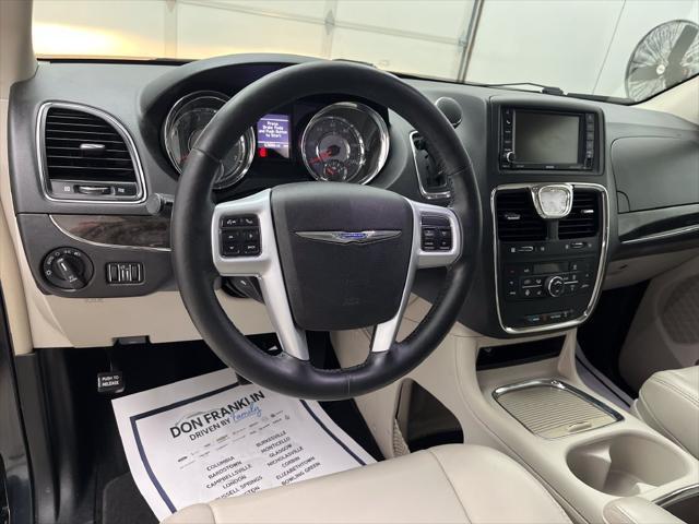 2014 Chrysler Town And Country - $16,400