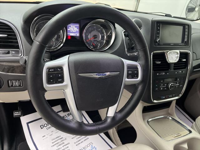 2014 Chrysler Town And Country - $16,400