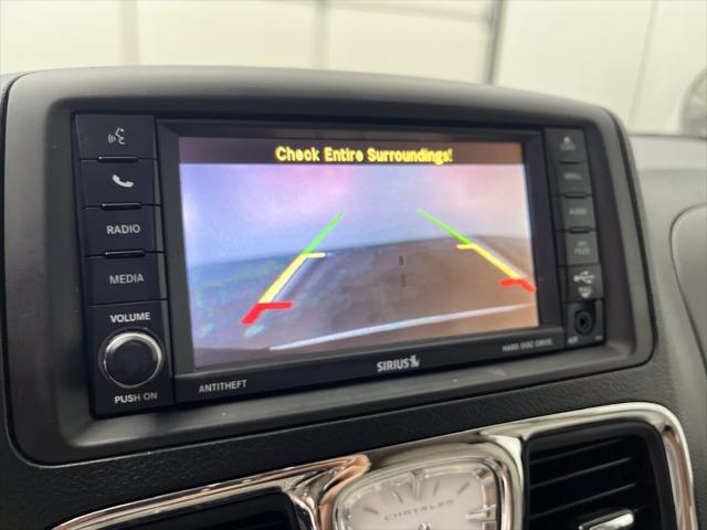 2014 Chrysler Town And Country - $16,400