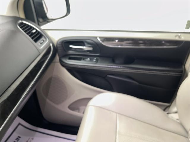 2014 Chrysler Town And Country - $16,400