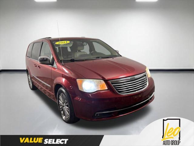 2014 Chrysler Town And Country - $6,839