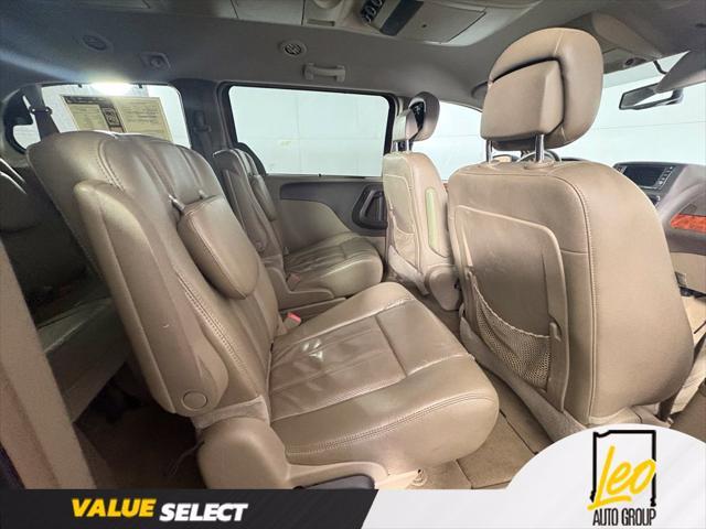 2014 Chrysler Town And Country - $6,839