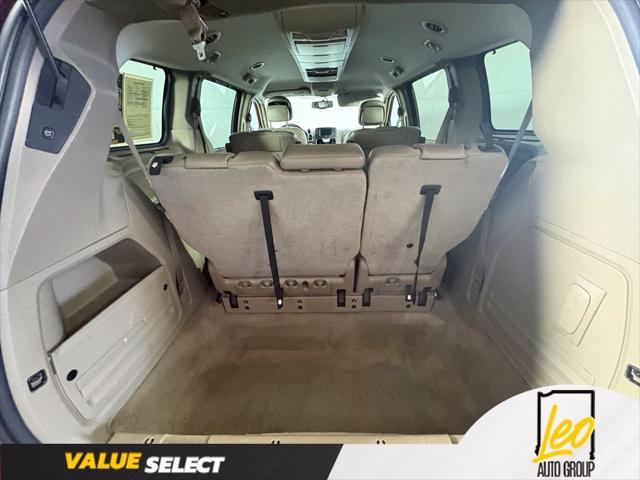 2014 Chrysler Town And Country - $6,839