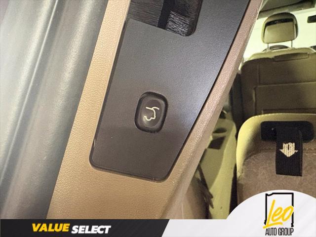 2014 Chrysler Town And Country - $6,839