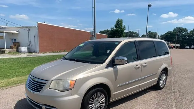2015 Chrysler Town and Country Touring-L