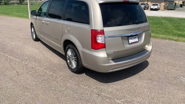 2015 Chrysler Town and Country Touring-L