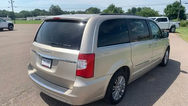 2015 Chrysler Town and Country Touring-L