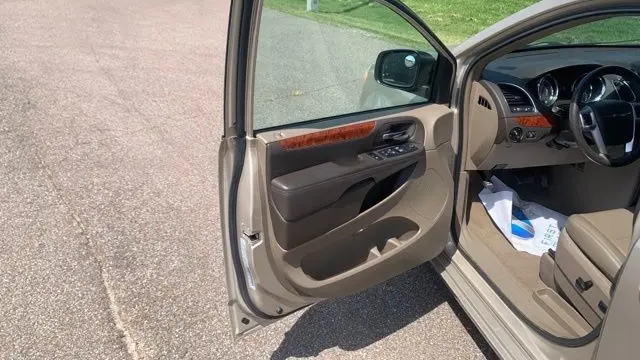 2015 Chrysler Town and Country Touring-L