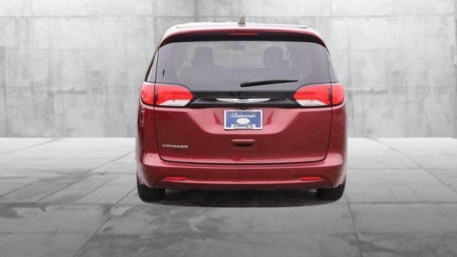 2022 Chrysler Voyager LX
