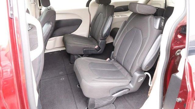 2022 Chrysler Voyager LX