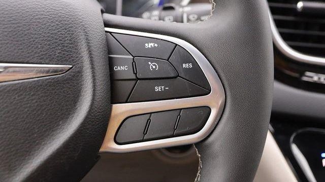2022 Chrysler Voyager LX