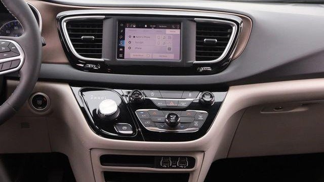 2022 Chrysler Voyager LX