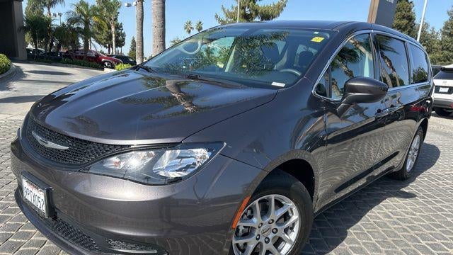 2022 Chrysler Voyager LX