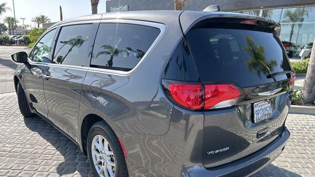 2022 Chrysler Voyager LX