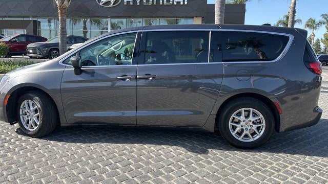 2022 Chrysler Voyager LX
