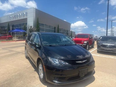 2023 Chrysler Voyager LX 4DR Mini-Van