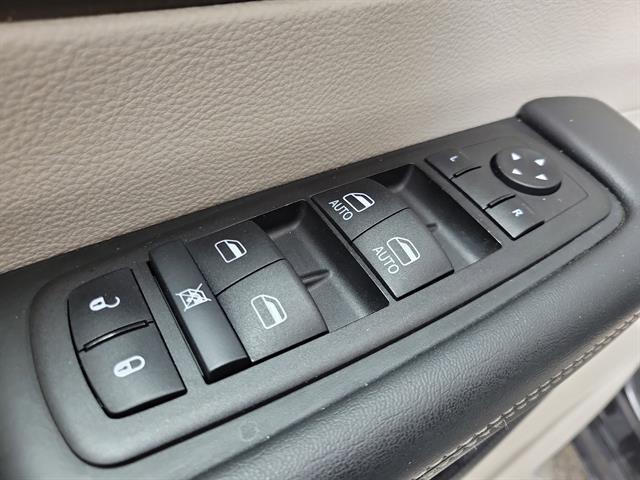 2024 Chrysler Voyager